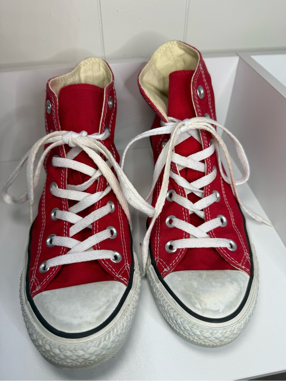 Converse Unisex Red High-Top Sneakers Men’s 6 Woman’s 8 Grunge, Alt, edgy, cool